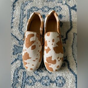 VERY VOLATILE New Without Box Normande Sneakers Real Fur Horse Tan and White 6.5